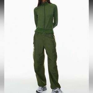 ARITZIA TNA CARGO PANTS 💚